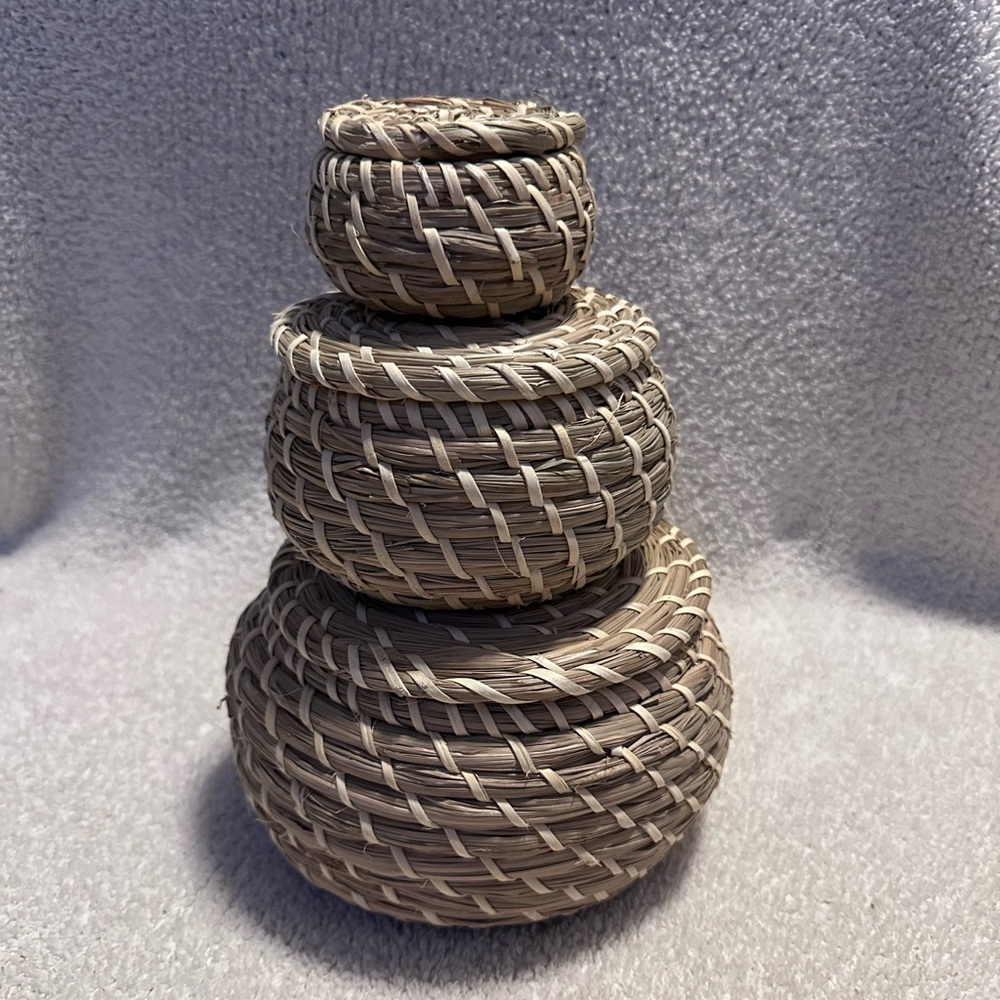 Set of 3 Wicker Baskets with Lids